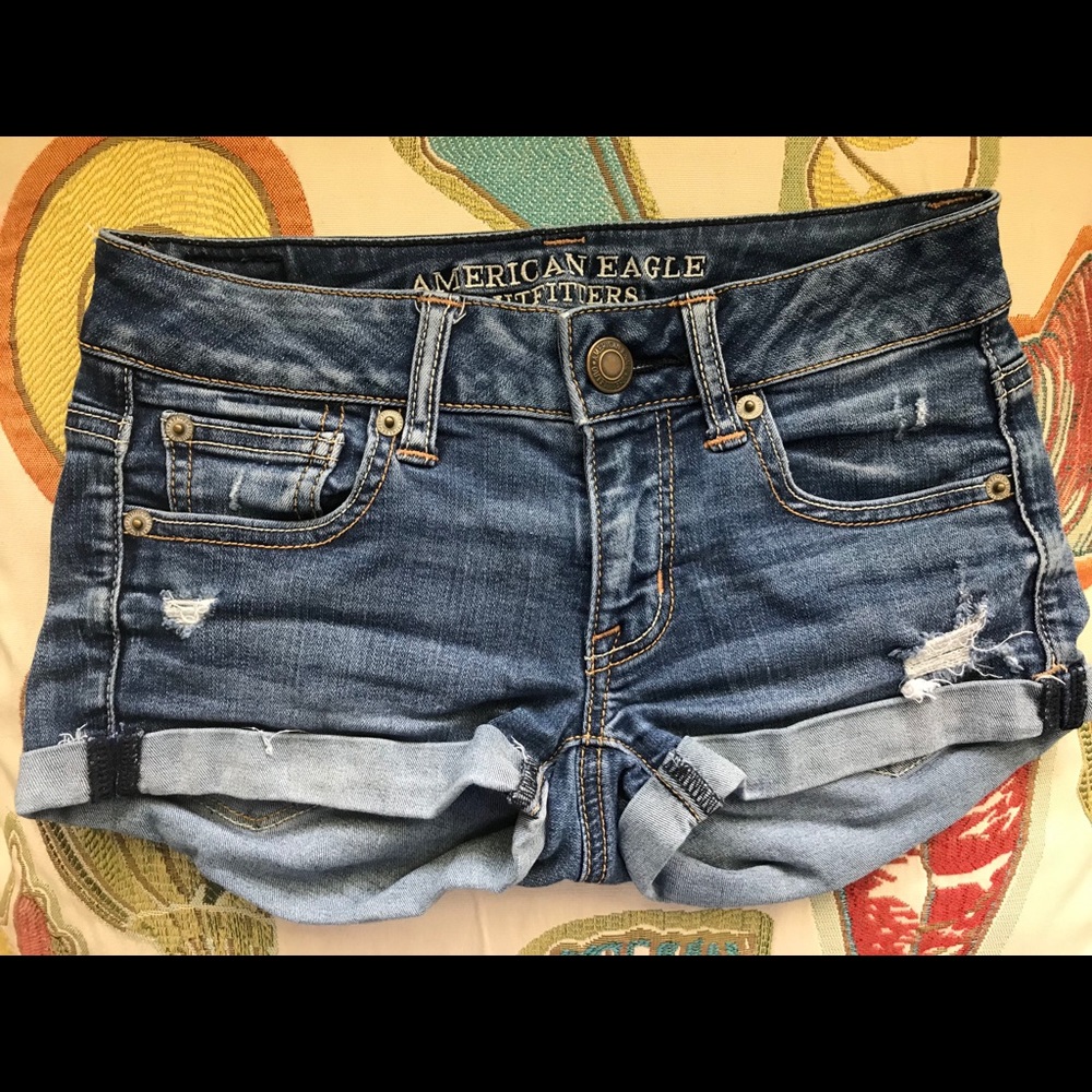 American Eagle distressed Denim shorts!